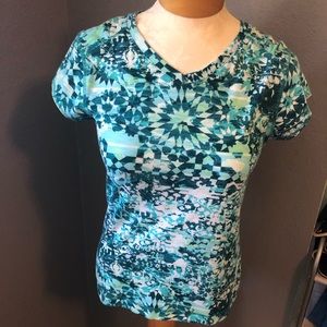 Title Nine Double Time Matahari Geo Green Short-Sleeve V-Neck Tee Size Small